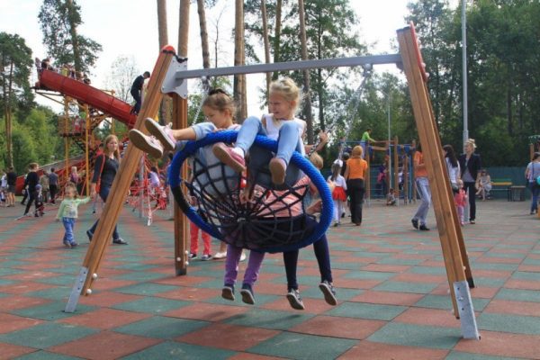 Две детские площадки открыли в Люберцах по губернаторской программе