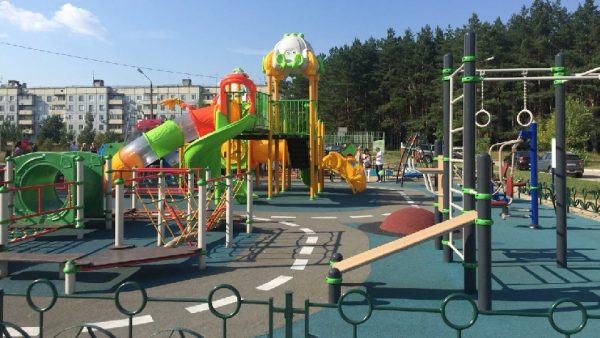 Две детские площадки по программе губернатора открыли в Пушкинском районе