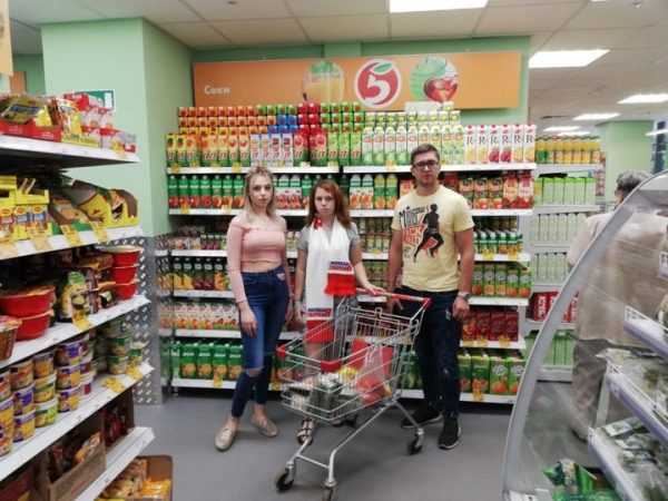 Активисты Народного контроля в Химках проверили качество продукции в магазине «Пятерочка»