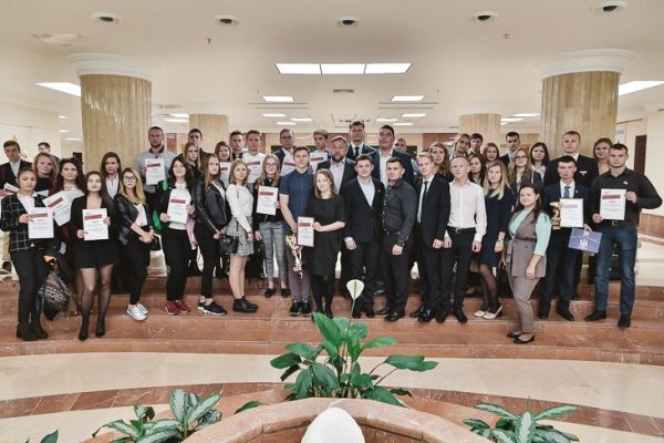 В Мособлдуме наградили победителей конкурса «Я - лидер Подмосковья»