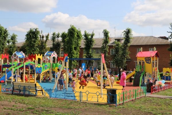 В Подмосковье в 2018 году установили 170 детских площадок по программе губернатора