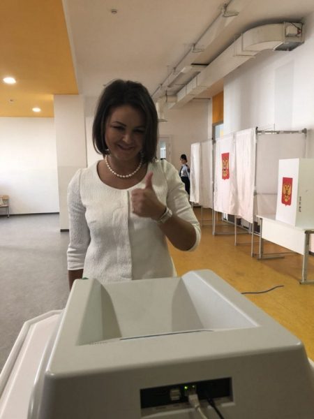 Кандидат в губернаторы Московской области Лилия Игоревна Белова проголосовала по открепительному документу в городском округе Химки. 