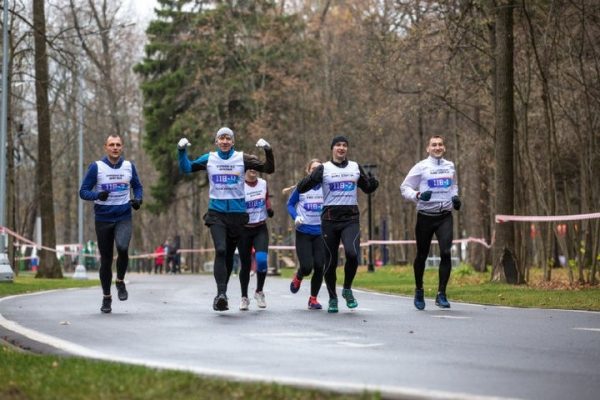 200 команд вышли на старт гонки с препятствиями «Живу Спортом» в Одинцове