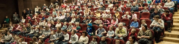 Премьеру новогоднего спектакля в Химках посетили сотни ребят с ОВЗ
 