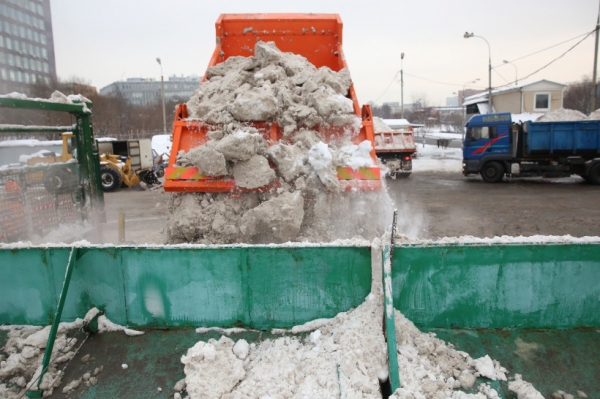 Почти 300 площадок для вывоза снега задействовали в Подмосковье