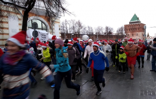 В Нижнем Новгороде состоялся 2019-метровый новогодний забег  