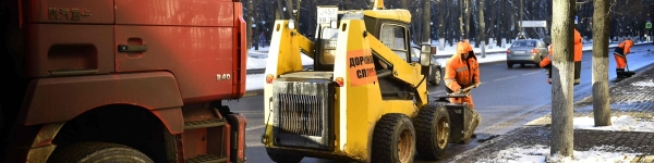 Более 150 единиц техники задействовано в уборке улиц и дорог от снега
 