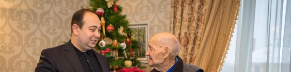 Глава Химок Дмитрий Волошин в канун Нового года поздравил ветерана
 