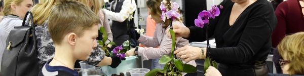 Химчан обучают уходу за орхидеями
 