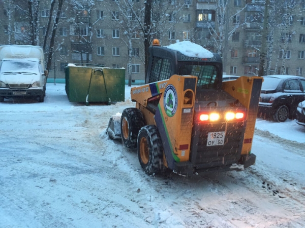 Свыше 6,6 тысяч сотрудников коммунальных служб задействованы в уборке снега в населенных пунктах Московской области