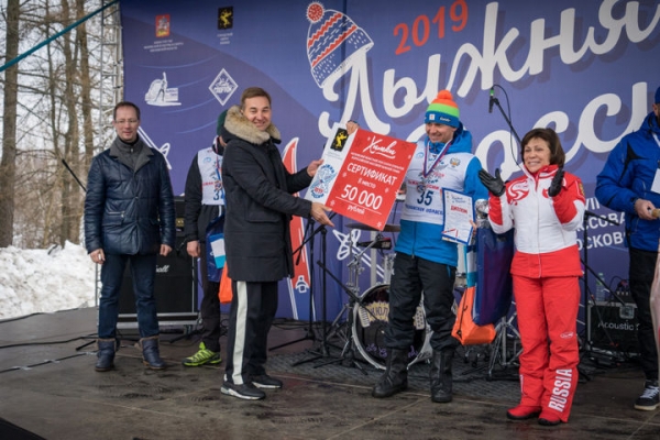 Денежные сертификаты получили победители областного этапа «Лыжни России» в Химках