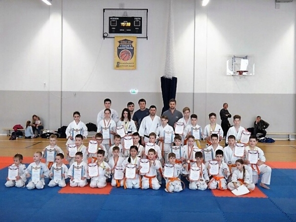 Вчера на Левом берегу в школе №29 проходили соревнования Открытого Первенства химкинской спортшколы (МАУ СШ "Химки") по киокусинкай (ката)?