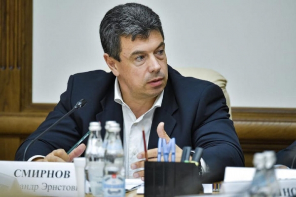 Александр Смирнов принял участие в обсуждении внедрения специального налогового режима