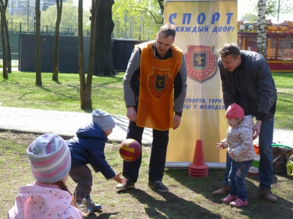 Активная весна пришла в первый майский день на детские площадки парка им