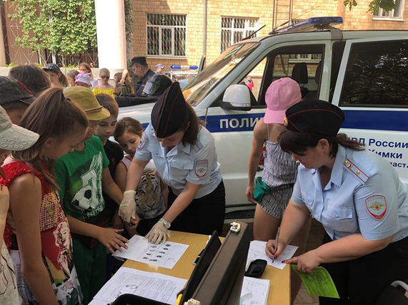 Полицейские УМВД России по г.о. Химки приняли участие в празднике «День безопасного детства» в Центральном парке округа