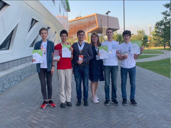 Школьники из Подмосковья стали призерами сразу в двух категориях во Всероссийской робототехнической олимпиаде