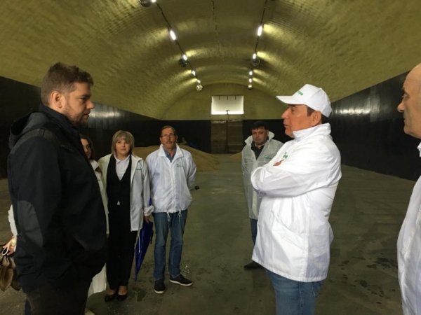 Глава Минсельхозпрода Подмосковья посетил стройплощадку новой молочно-товарной фермы в Озёрах