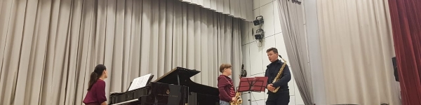 Юные химчане взяли несколько уроков у профессионального саксофониста
 