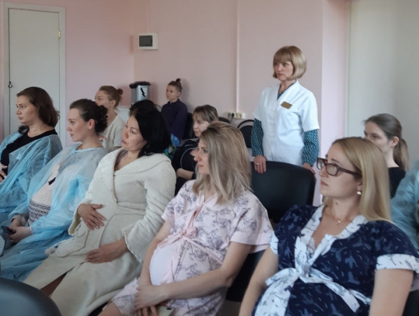 Специалисты Химкинского управления ЗАГС рассказали будущим мамам о порядке предоставления комплексной услуги «Рождение ребенка»