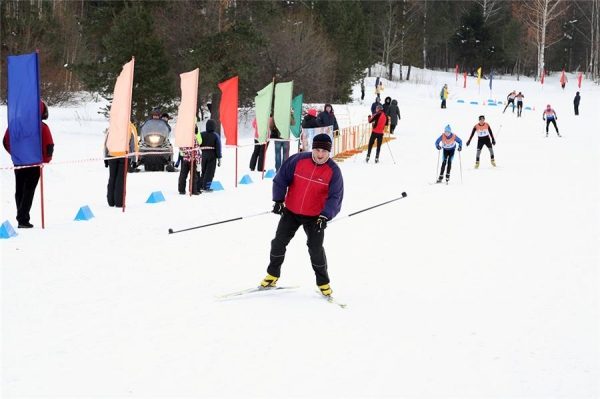 Более двух тысяч тагильчан приняли участие в лыжном походе «Вагонская снежинка»