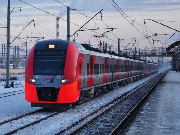 Расписание пригородных поездов изменится в праздничные дни в Свердловской области