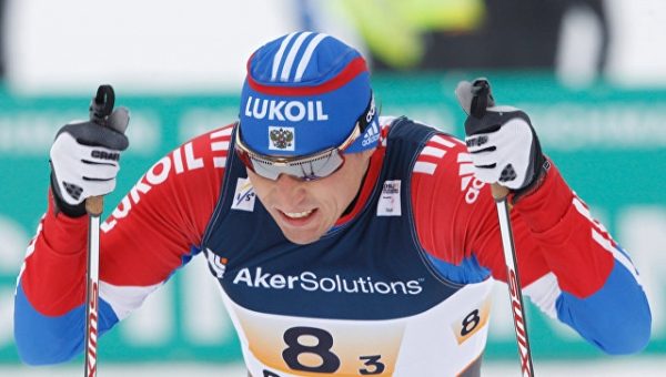 Олимпийский чемпион по лыжам Александр Легков встретился с юнармейцами