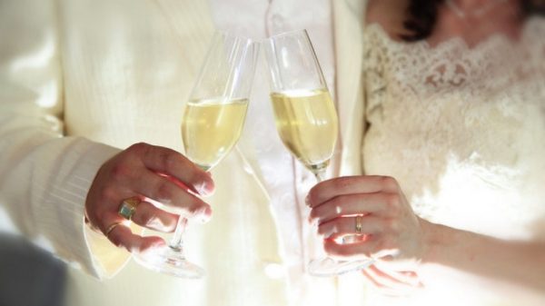 Свыше1,8 тыс. пар заключат брак в Подмосковье на Красную <span id=