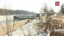 Уборка берега канала имени Москвы