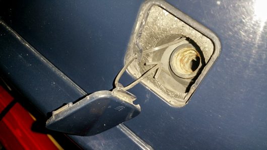 Вот зачем нужны пластиковые заглушки на автомобильных бамперах