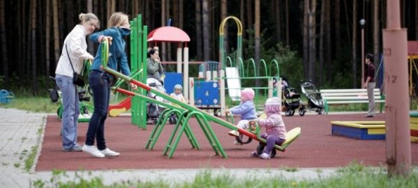 Более 1200 детских игровых площадок установлено в регионе за 2016 год
