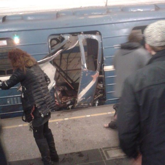 На станции метро в Петербурге прогремел взрыв
