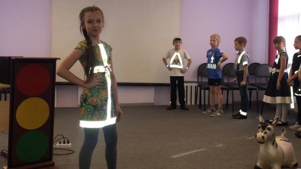 Показ одежды со световозвращающими элементами организовали в школе Можайска