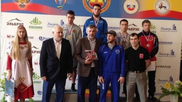 Медали всероссийского турнира по вольной борьбе завоевали подмосковные спортсмены