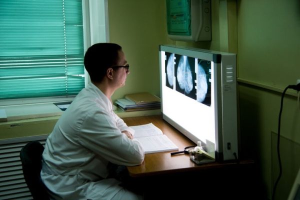 Более 1100 химчанок прошли маммографическое исследование 