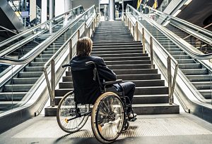 Инвалиды Химок проверили объекты сферы услуг на доступность
