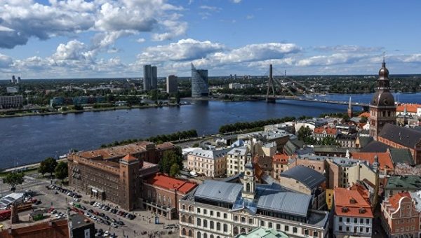 Латвийские таможенники угрожают забастовкой из-за пенсий