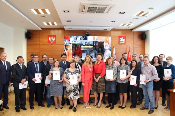 29 подмосковных врачей получили государственные субсидии в рамках <span id=