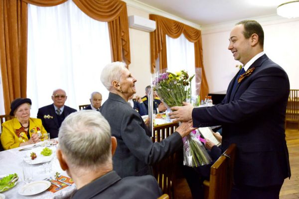 Глава Химок Дмитрий Волошин встретился с ветеранами ВОВ
