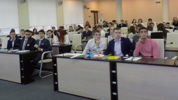 Два десятка школьников Подольска наградили дипломами за победу в инженерной олимпиаде