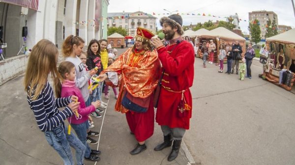 Свыше 2 тыс. человек посетили ярмарку в Подольске в честь Дня защиты детей