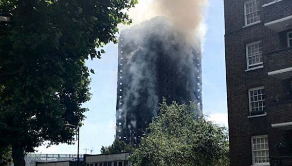 СМИ узнали возможную причину пожара в многоэтажном доме в Лондоне