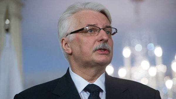 Варшава не позволит ЕК навязывать стране мигрантов, заявил Ващиковский