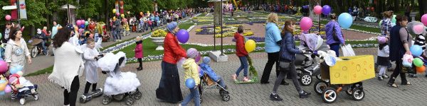 Более 200 мам Химок приняли участие в «Параде колясок»
 
