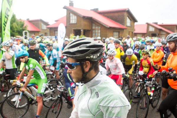 Более ста спортивных волонтеров обеспечили успешное проведение массового велозаезда Gran Fondo в Подмосковье