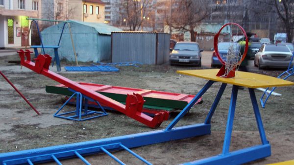 Детский омбудсмен Мишонова поручила убрать опасные конструкции с площадок в Красногорске