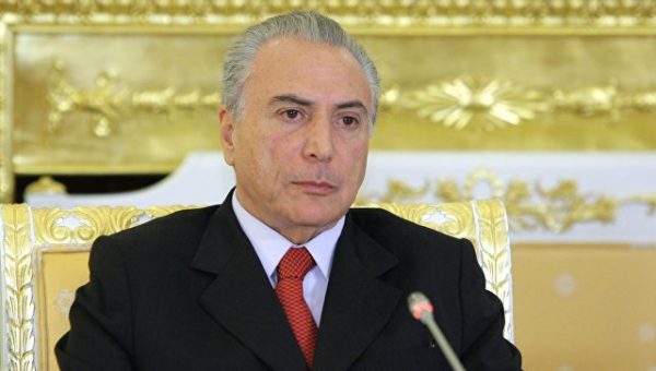Верховный суд в Бразилии выступил против отставки президента
