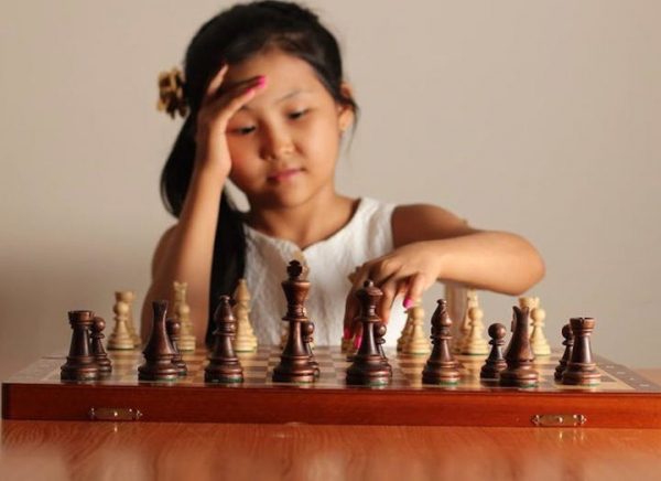 Юная химчанка бьет рекорды сильнейших шахматистов мира