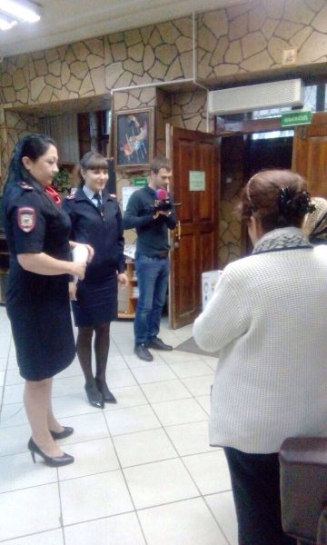 Полицейские УМВД России по г.о. Химки провели акцию «Дари добро!», приуроченную ко Дню семьи, любви и верности 
