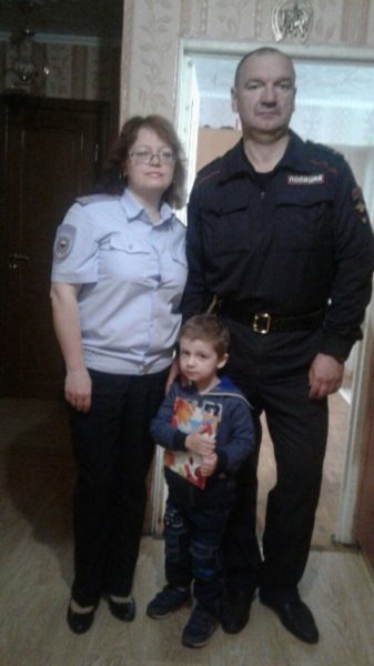 Полицейские и общественники УМВД России по г.о. Химки присоединились к акции, посвященной Дню семьи, любви и верности 