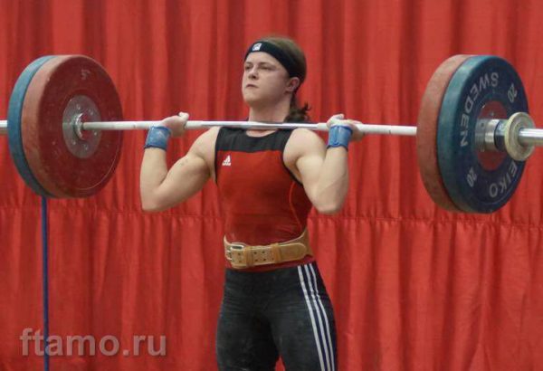 Мария Николаева выиграла золото первенства России по тяжелой атлетике